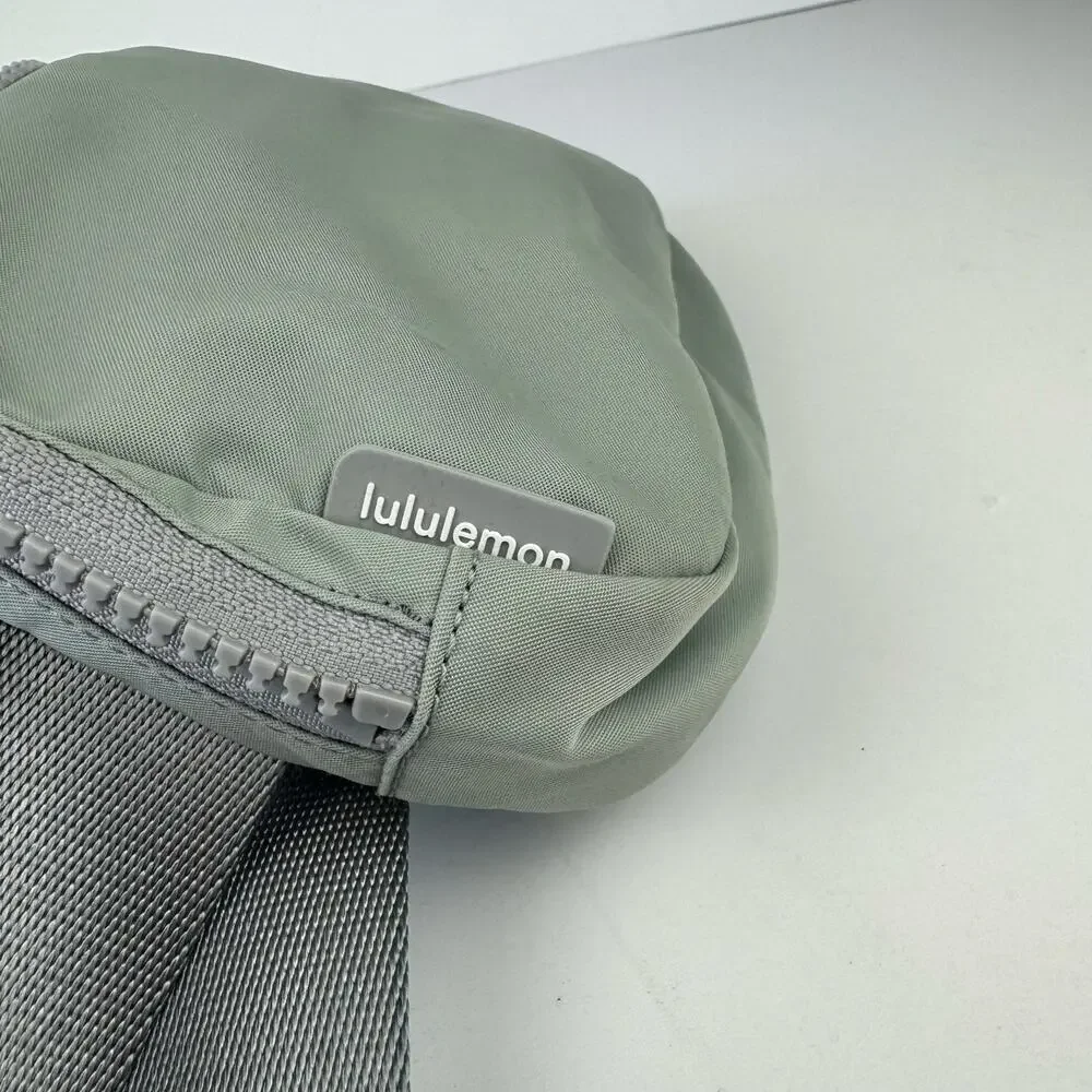 Lululemon Everywhere Belt Bag *1L Silver Drop